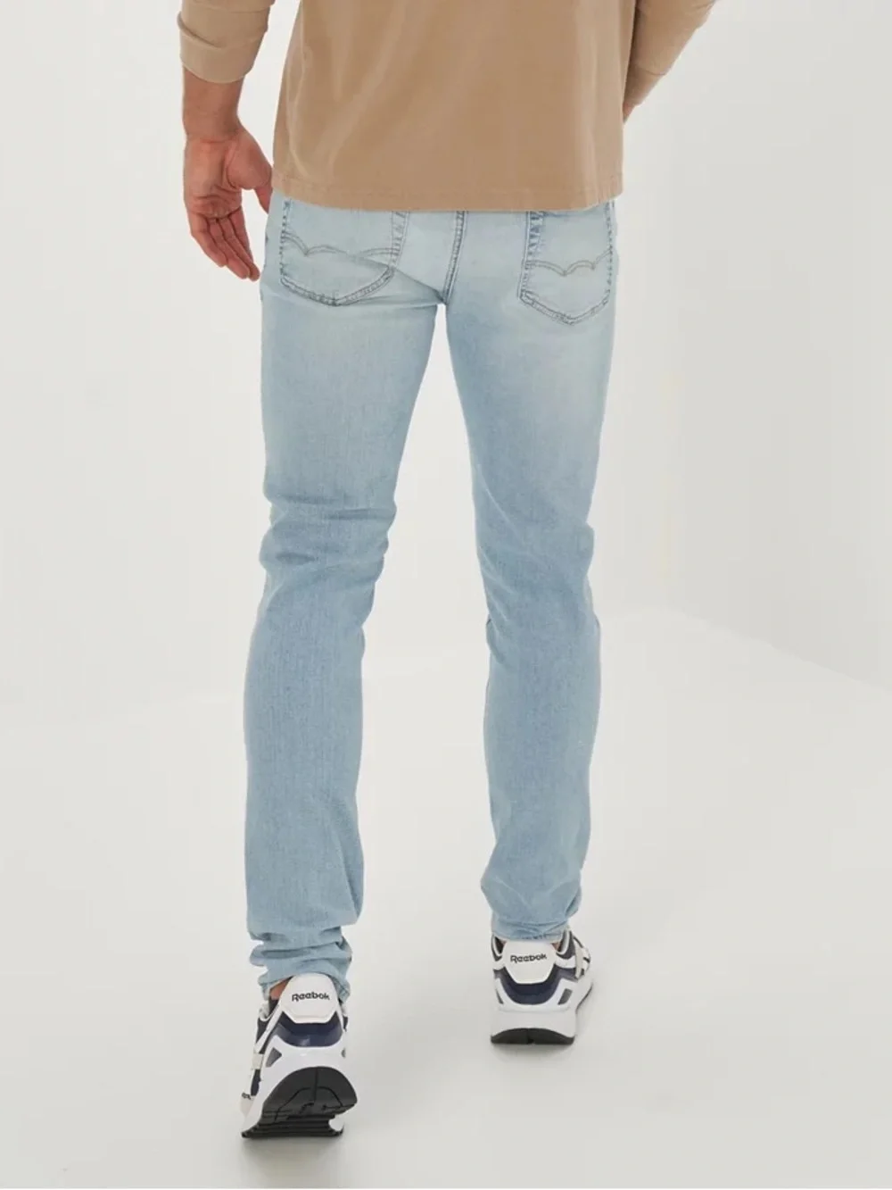 American Eagle Outfitters Light Wash Skinny Jeans